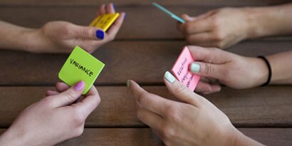 Tetapkan topik yang akan kalian pelajari, masing-masing satu topik.