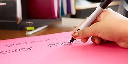 Tuliskan pada Post-it® Big Pad.
